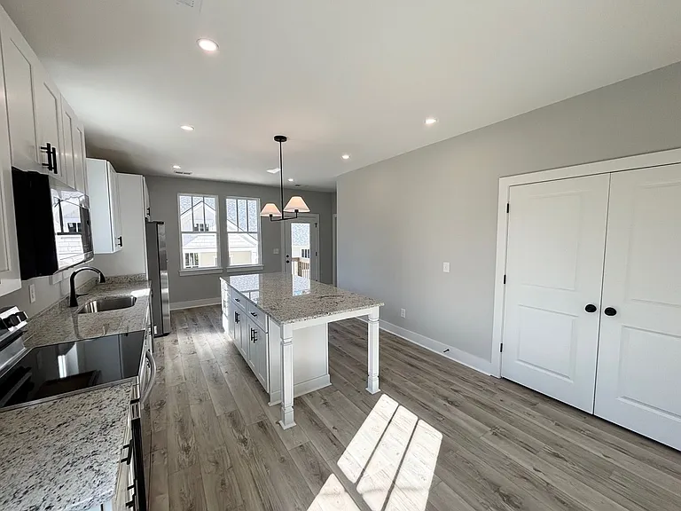 2703 Clark St Front Duplex — Photo 13