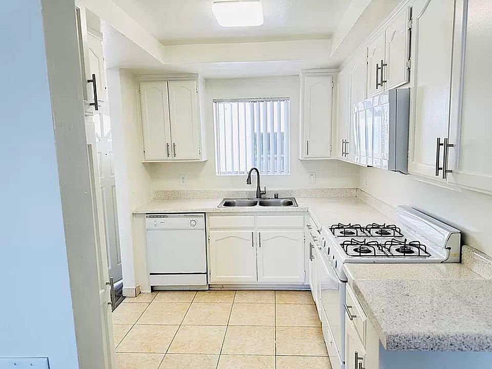 1st image of 14826 Magnolia Blvd APT 102