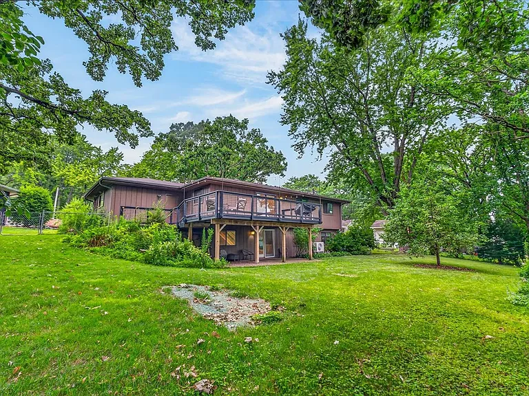 18 Cathy Ct — Photo 42