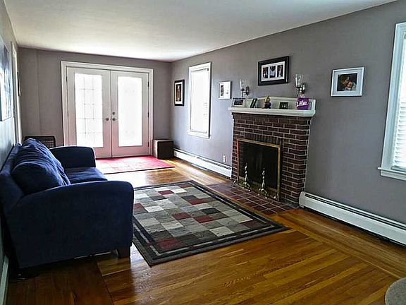 2nd image of 44 La Salle Dr