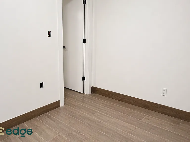 1352 Franklin Ave #2A — Photo 8