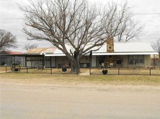 105 S Lowell Ave, Breckenridge, TX 76424