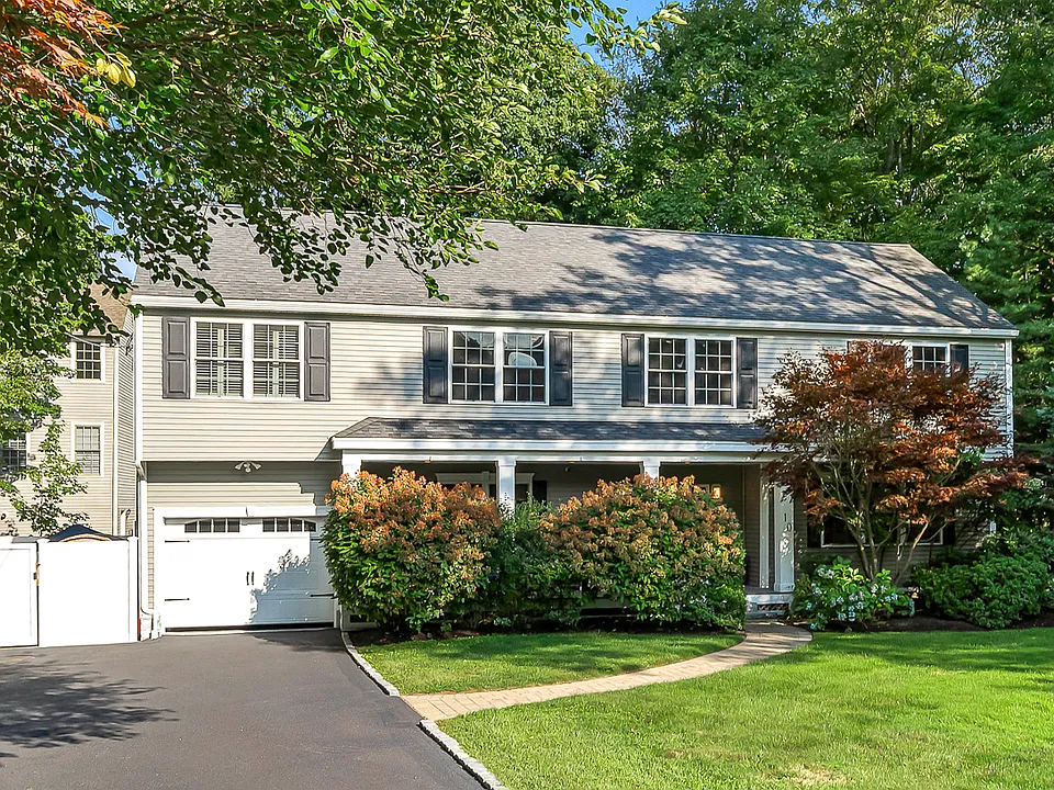 10 Bellevue Ave