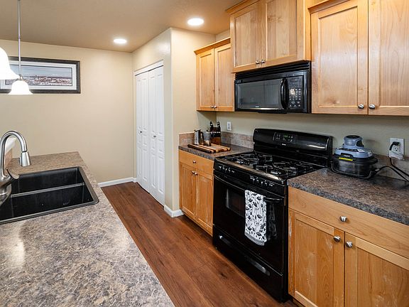 3rd image of 61209 Dayspring Dr
