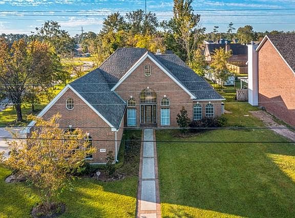 3rd image of 4809 Maplewood Dr
