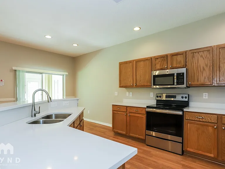 713 Parsons Pointe St — Photo 2