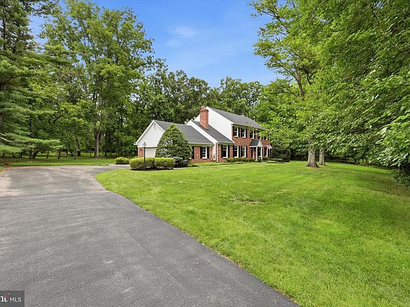 2nd image of 805 Lewis Ln