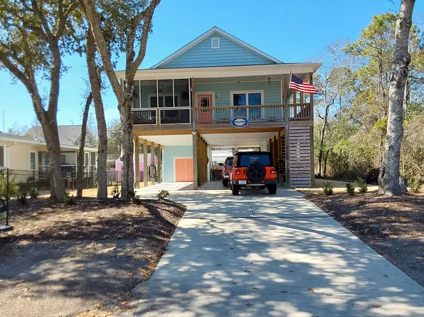 113 NE 5th St, Oak Island, NC 28465