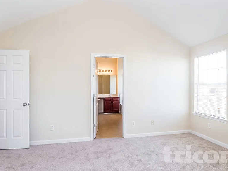 2435 Cornell Cir — Photo 8