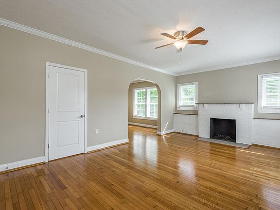5th image of 2406 Maple Dr