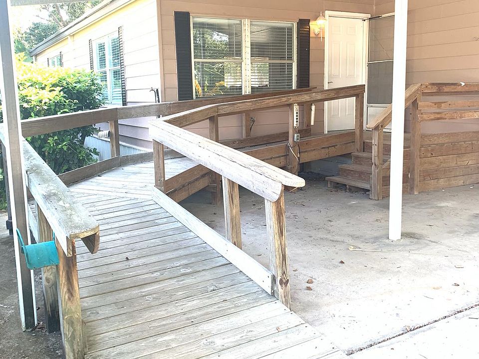 1st image of 3917 Breakwater Dr