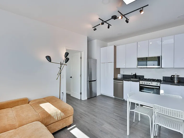 3407 N Mountain View Dr — Photo 17