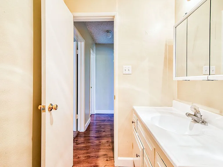 Gardenview Apartments — Photo 22