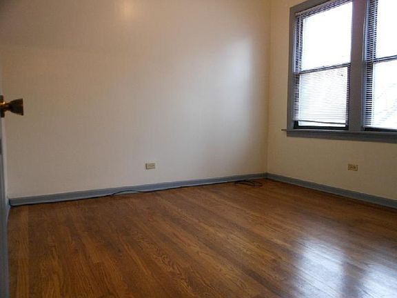 3rd image of 5026 N Kimball Ave APT 2