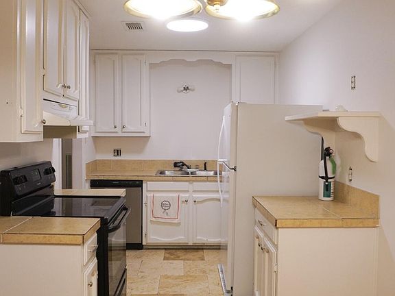 5th image of 8539 Longwood View Ave