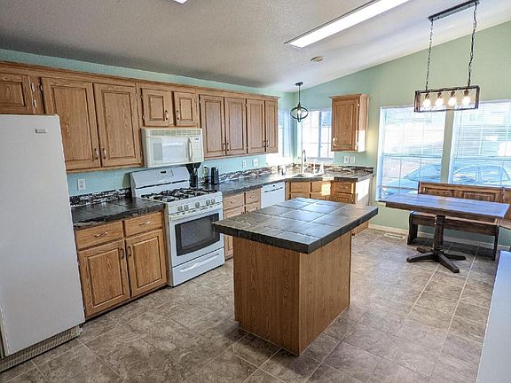 5th image of 310 E Vista Dr