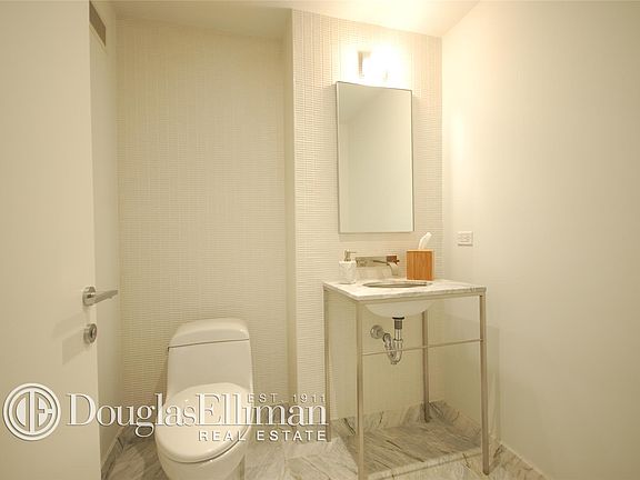 3rd image of 322 W 57th St APT 40P1