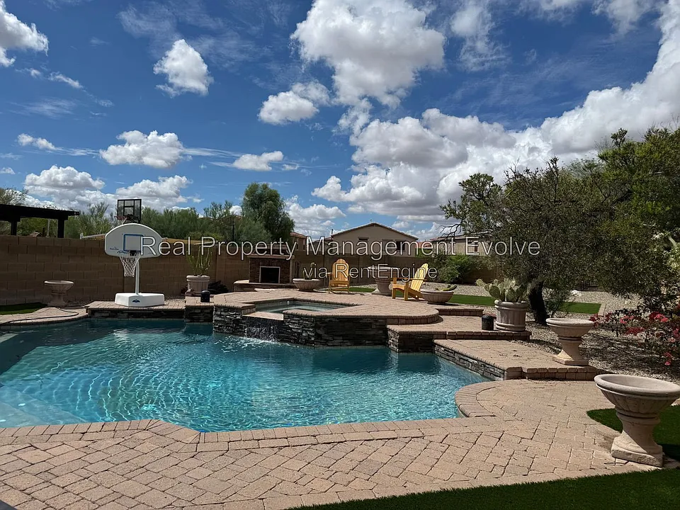 3632 W Jacksonville Dr