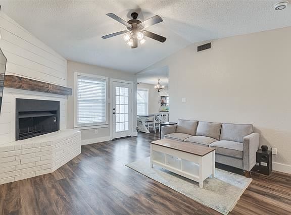 4th image of 4644 Feathercrest Dr