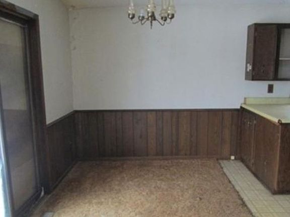 3rd image of 3927 S Enchanted Dr NW