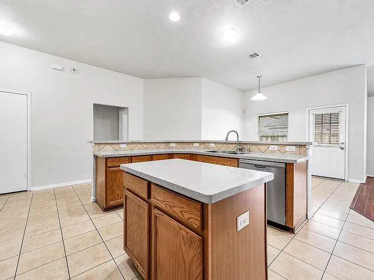 927 Hannah Falls Ln — Photo 13