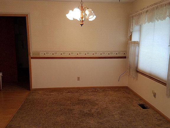 5th image of 725 McLaughlin Dr
