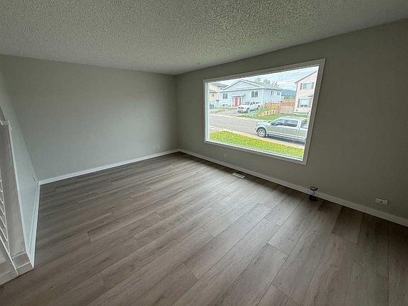 2nd image of 150 W Sutherland Ave