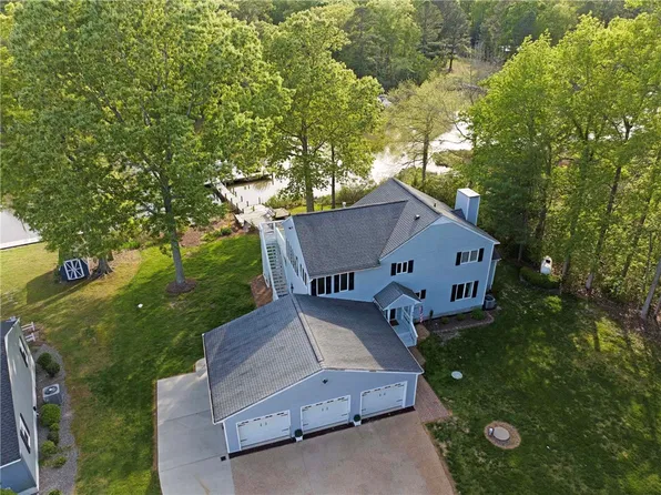 98 Bradfords Rd, Cobbs Creek, VA 23035