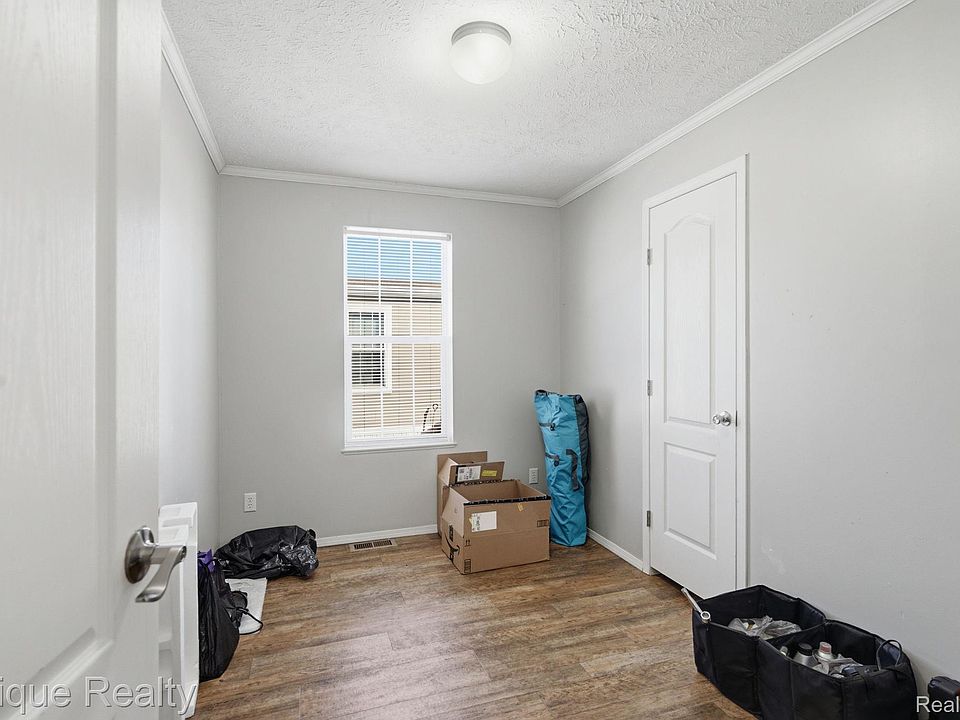 16031 Beech Daly Rd, photo 16