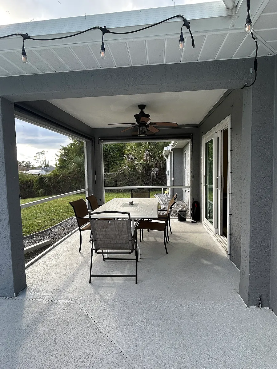 Outdoor Dining - 2221 Jameson Ave