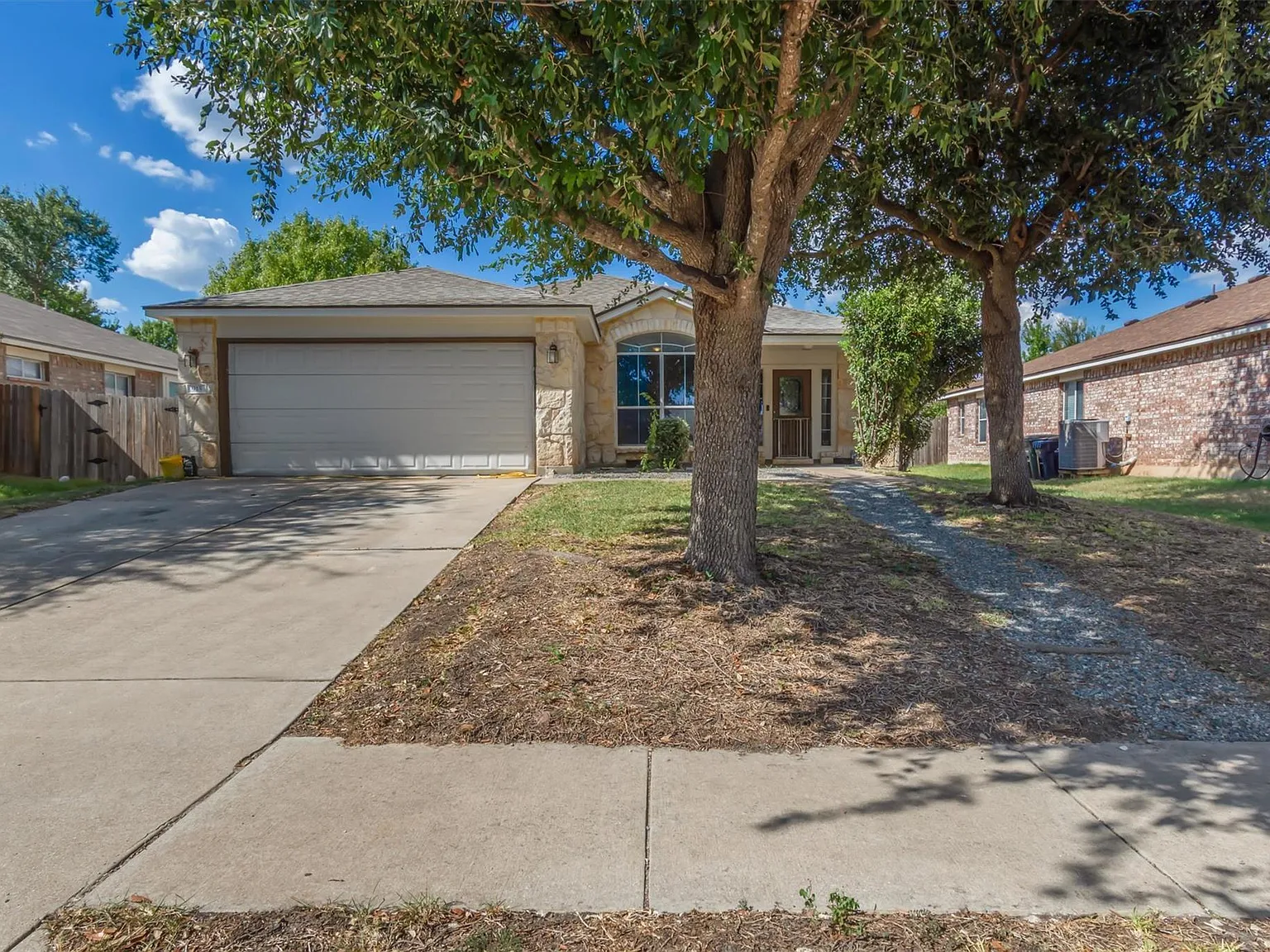 4 bed, 2.0 bath, 1708 sqft, $2,200 — Photo 1