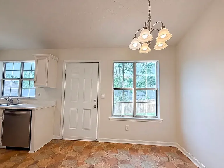 3711 Sandy Shoals Ln — Photo 3