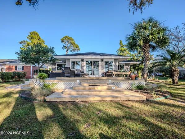 2534 Bella Coola Road, Lake Waccamaw, NC 28450