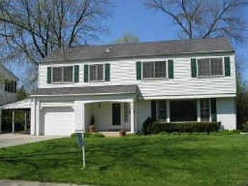 1st image of 320 W Hawthorne Ct