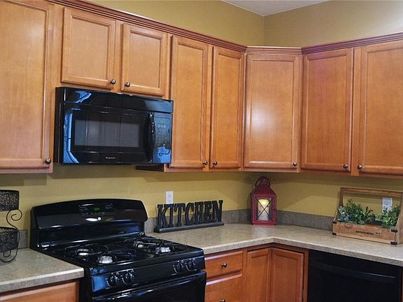 5th image of 196 Shoreland Cir