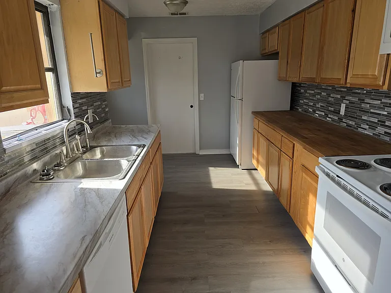 2802 NE Spruce Ridge Ave — Photo 5