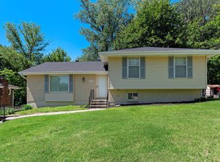 5016 N Wood Ridge Dr, Kansas City, MO 64151