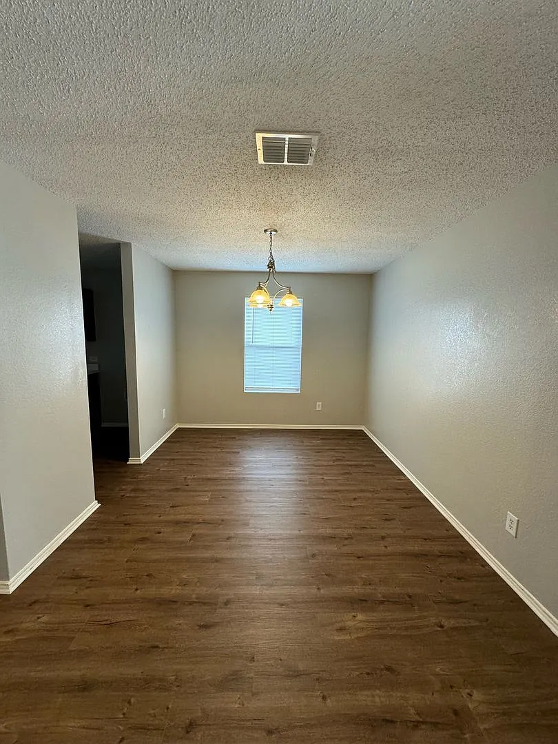 SpacIous Terrell Home! Move in ready — Photo 2