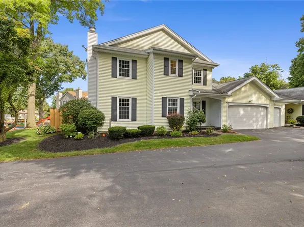 3 Talbot Dr, Penfield, NY 14526