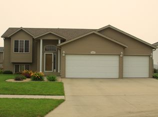 4445 49th St S, Fargo, ND 58104