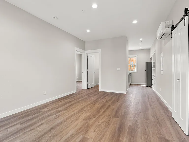 717 W Spofford Ave #201 — Photo 4