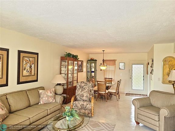 4th image of 2871 Somerset Dr APT 318