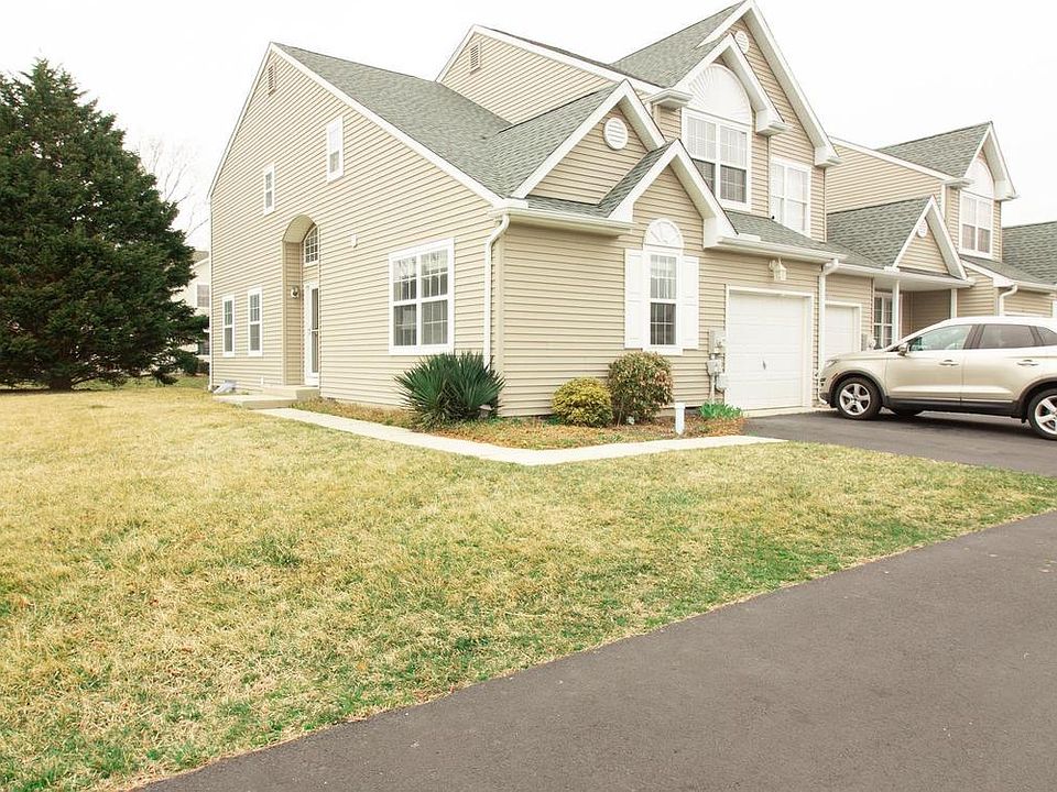 1st image of 21 Sea Chase Dr #9