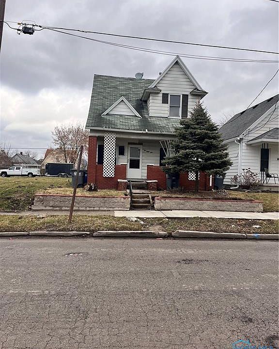 1st image of 135 E Broadway St