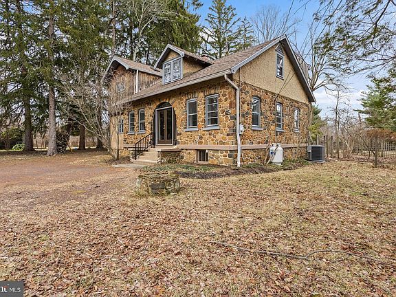 4th image of 341 Cherry Hill Rd