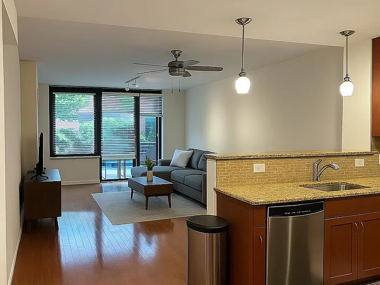 700 Grove St #2V — Photo 3