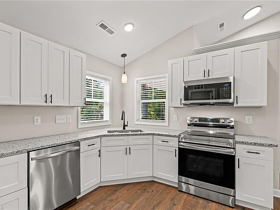 3rd image of 144 Hewes St