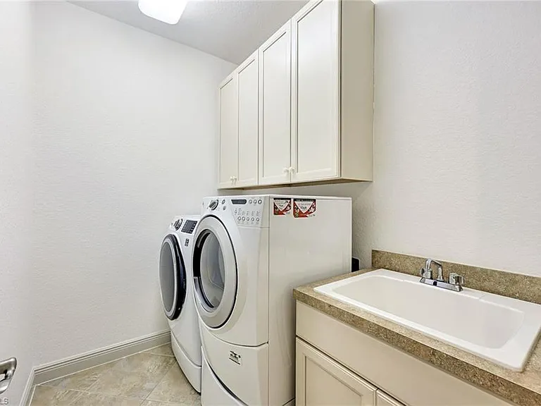 7655 Martino Cir — Photo 23