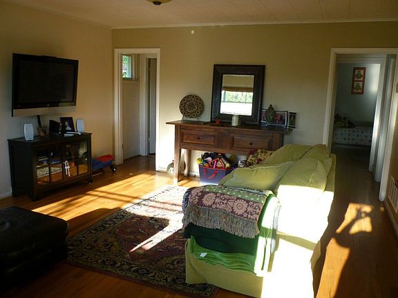 3rd image of 2742 Saint Paul St