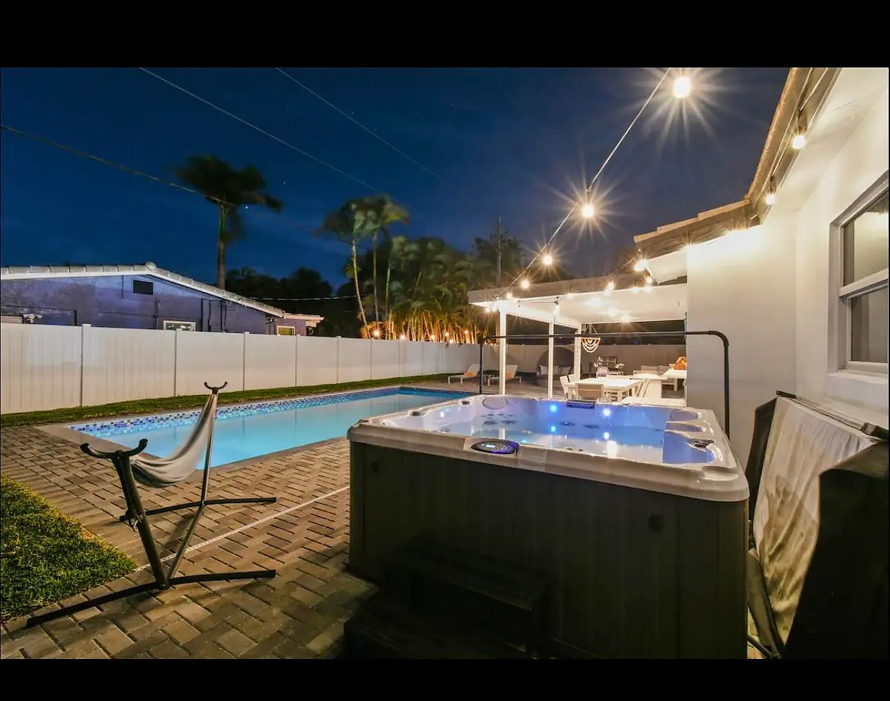 3 bed, 2.0 bath, 1298 sqft, $5,900 — Photo 2